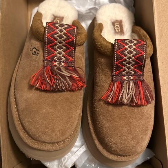 Ugg Tazzle Chestnut open back clog platform slippers with center tassel - Picture 7 of 10